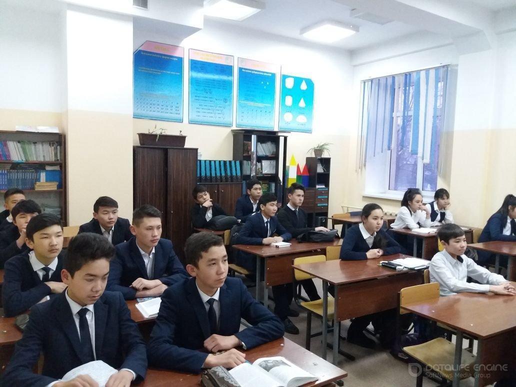 31 января 2018 года студентами колледжа "Нархоз" Торебек Алуа и Юртаевой Региной была проведена профориентационная работа с учащимися 9-х классов