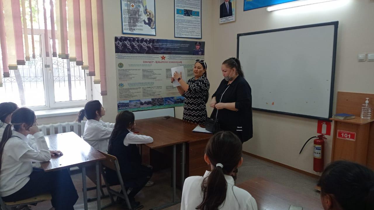 №31 ЖББМ КММ-де №19 аудандық емхананың психологтарымен бірлесіп "салауатты өмір салтының алдын алу"тақырыбында әңгіме өткізілді\КГУ ОШ №31 совместно с психологами районной поликлиники №19 была проведена беседа на тему: «Профилактика здорового образ